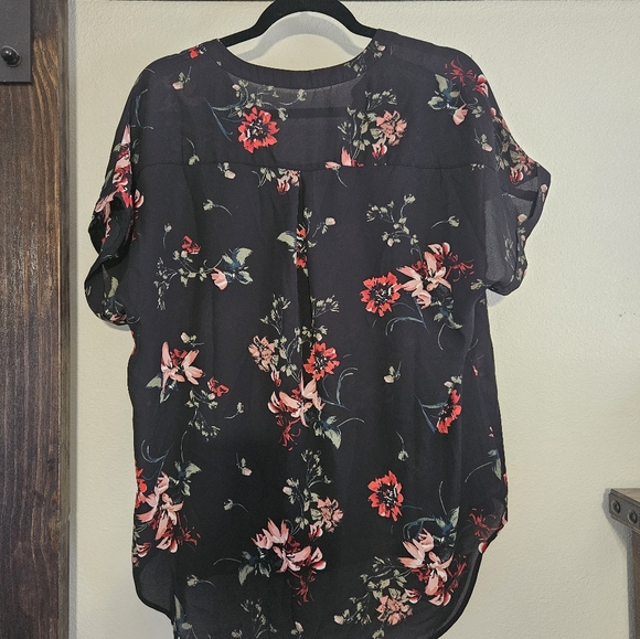 Floral Short Sleeve Blouse - Picture 3 of 4